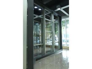  Ventanas de aluminio abatibles con rotura de puente térmico 