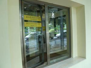  Ventanas de aluminio abatibles con rotura de puente térmico 