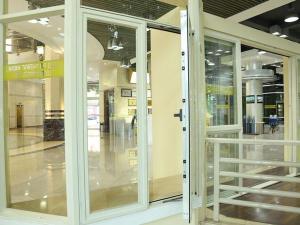  Ventanas de aluminio abatibles con rotura de puente térmico 