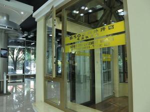  Puertas y ventanas abatibles de aluminio 