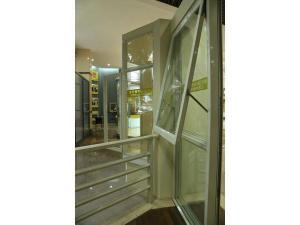  Puertas y ventanas abatibles de aluminio 